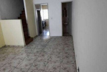 Sobrado à venda no Bairro do Conjunto Residencial Vista Verde na Rua José Carlos de Resende,