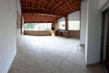 Sobrado à venda no Bairro do Conjunto Residencial Vista Verde na Rua José Carlos de Resende,