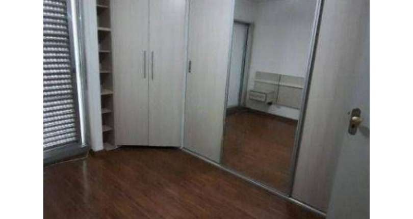 Sobrado à venda no Bairro do Conjunto Residencial Vista Verde na Rua José Carlos de Resende,