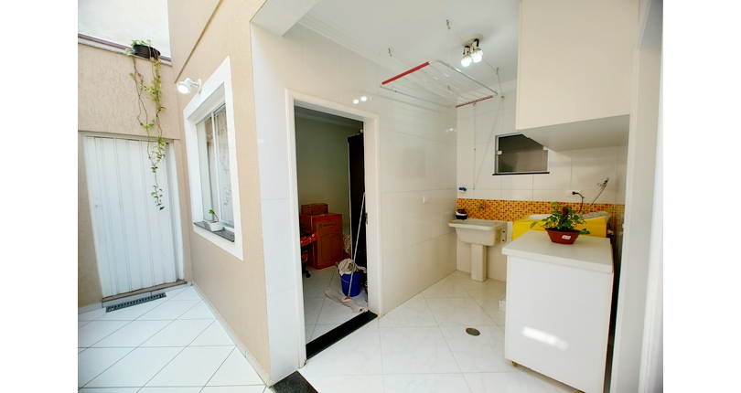 Sobrado à venda no Bairro do Jardim Pinheiros na Rua Frei Adriano Donado,