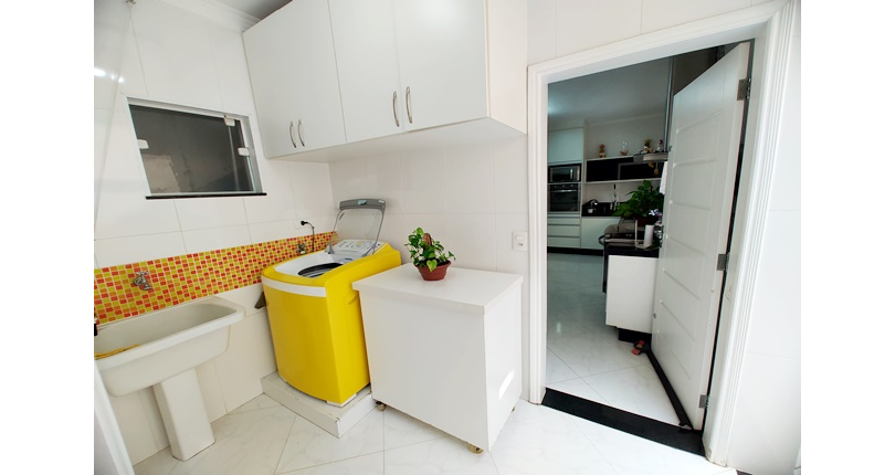 Sobrado à venda no Bairro do Jardim Pinheiros na Rua Frei Adriano Donado,