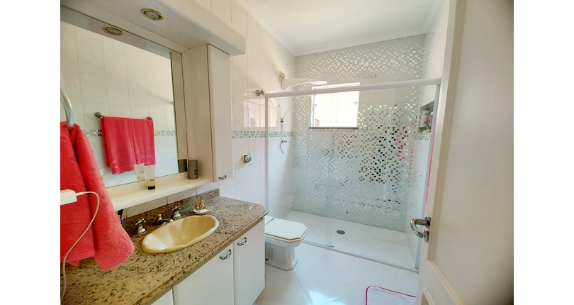 Sobrado à venda no Bairro do Jardim Pinheiros na Rua Frei Adriano Donado,