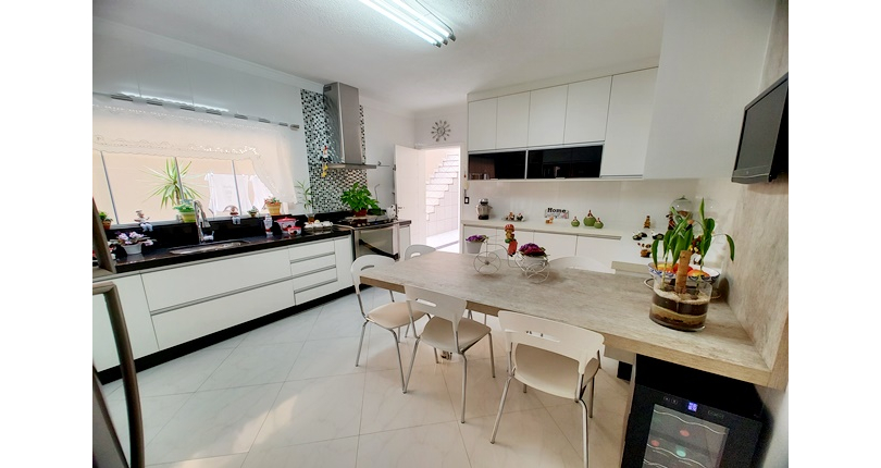 Sobrado à venda no Bairro do Jardim Pinheiros na Rua Frei Adriano Donado,