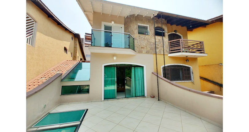 Sobrado à venda no Bairro do Jardim Pinheiros na Rua Frei Adriano Donado,