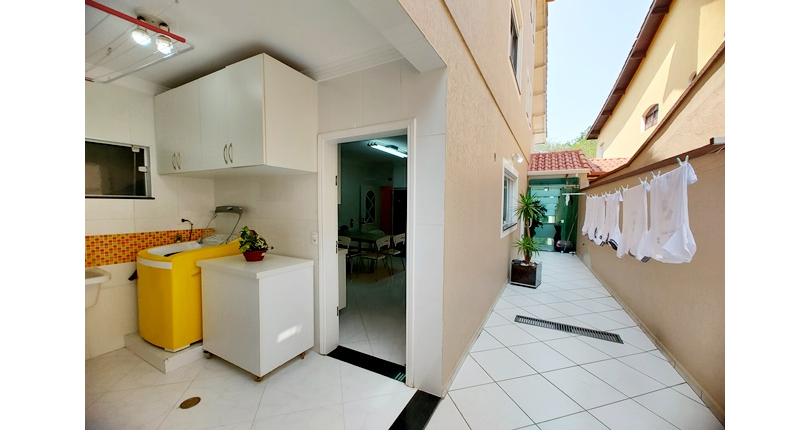 Sobrado à venda no Bairro do Jardim Pinheiros na Rua Frei Adriano Donado,