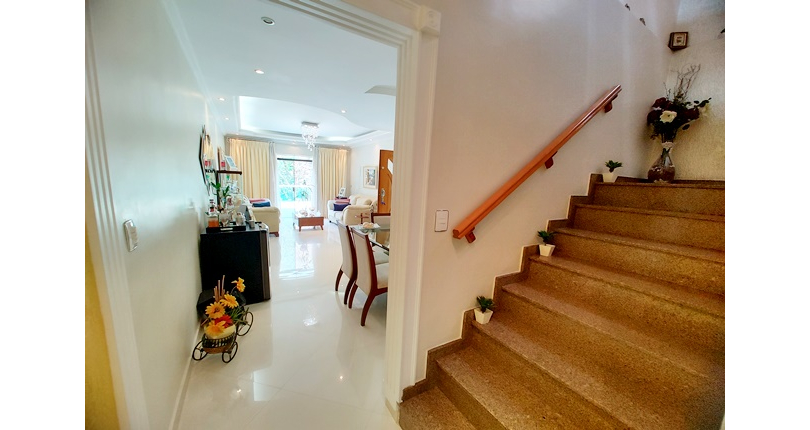 Sobrado à venda no Bairro do Jardim Pinheiros na Rua Frei Adriano Donado,