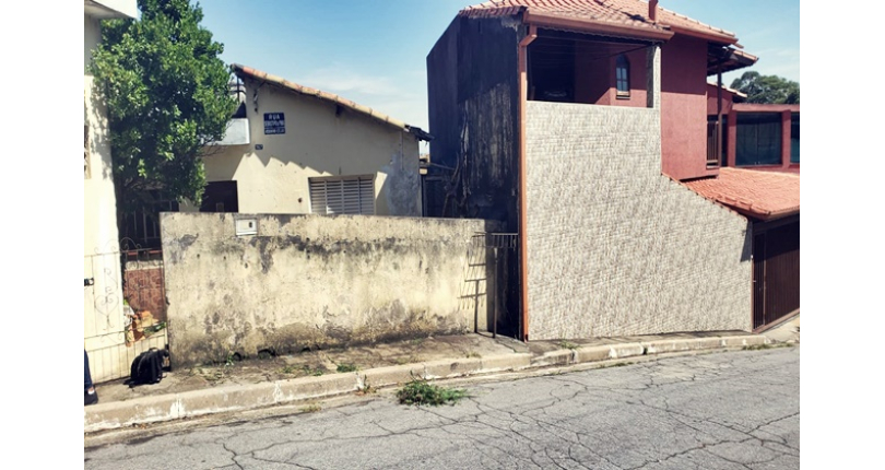 Terreno à venda no Bairro do Jardim Regina na Rua Sebastião de Pina