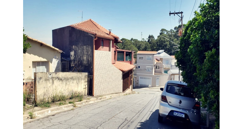 Terreno à venda no Bairro do Jardim Regina na Rua Sebastião de Pina