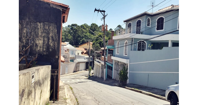 Terreno à venda no Bairro do Jardim Regina na Rua Sebastião de Pina