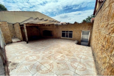 Boa Casa à venda no Bairro do Jardim Vivan na Rua Alarico Resende