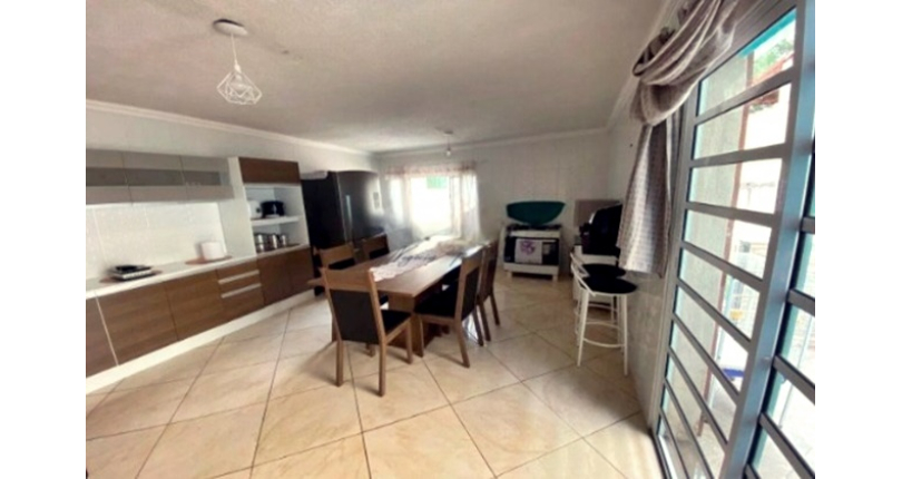 Boa Casa à venda no Bairro do Jardim Vivan na Rua Alarico Resende