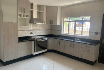 Sobrado à venda no Bairro do Parque São Domingos na Rua Luís Filgueira Souto