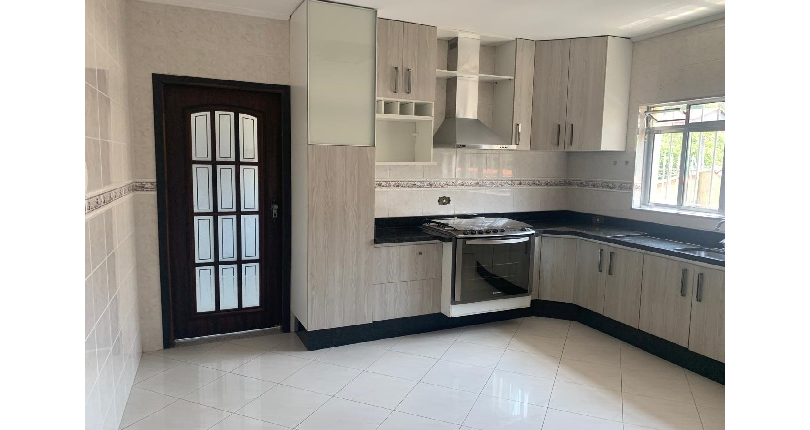 Sobrado à venda no Bairro do Parque São Domingos na Rua Luís Filgueira Souto