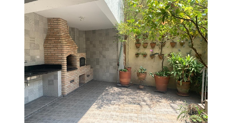 Sobrado à venda no Bairro do Parque São Domingos na Rua Luís Filgueira Souto