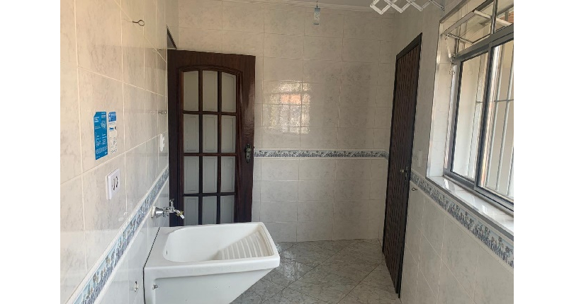 Sobrado à venda no Bairro do Parque São Domingos na Rua Luís Filgueira Souto