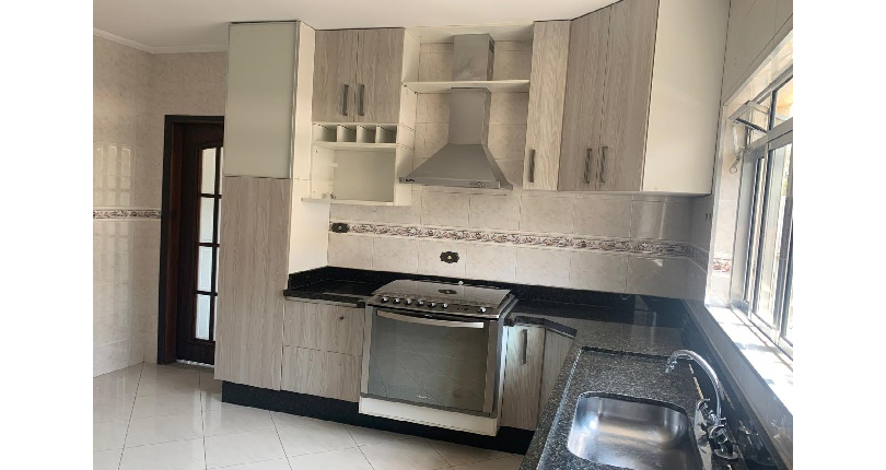 Sobrado à venda no Bairro do Parque São Domingos na Rua Luís Filgueira Souto