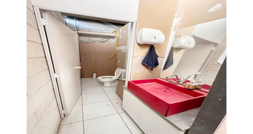 Galpão à venda em Osasco no Bairro Presidente Altino na Rua Armênia,