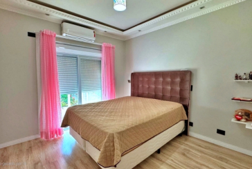 Sobrado à venda em Santana de Parnaíba no Bairro do Alphaville na Alameda dos Ciclames,