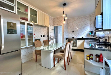 Sobrado à venda em Santana de Parnaíba no Bairro do Alphaville na Alameda dos Ciclames,