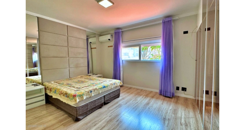 Sobrado à venda em Santana de Parnaíba no Bairro do Alphaville na Alameda dos Ciclames,