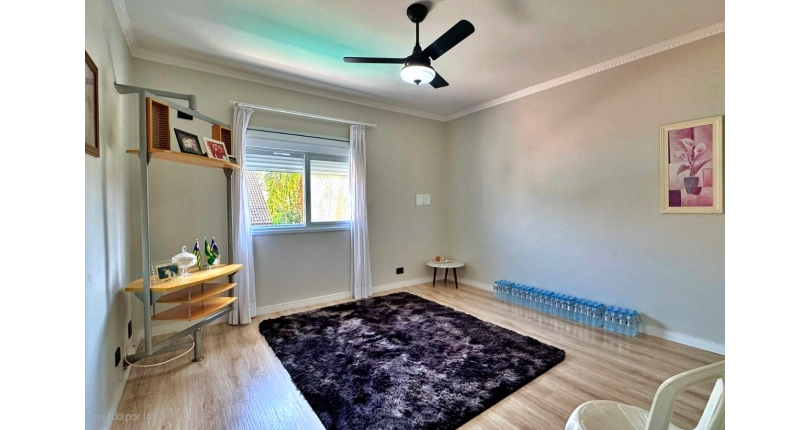 Sobrado à venda em Santana de Parnaíba no Bairro do Alphaville na Alameda dos Ciclames,