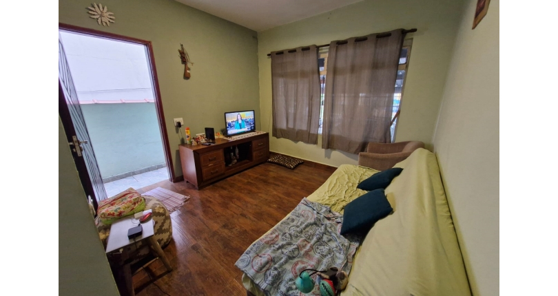 Oportunidade !!! Casa térrea à venda no Bairro do Jardim Regina na Rua Benedito Lacerda