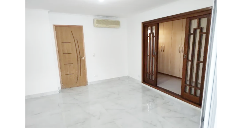 Belo Sobrado à venda no Bairro do Conjunto Residencial Vista Verde na Rua Desembargador Lauro de Souza Alves