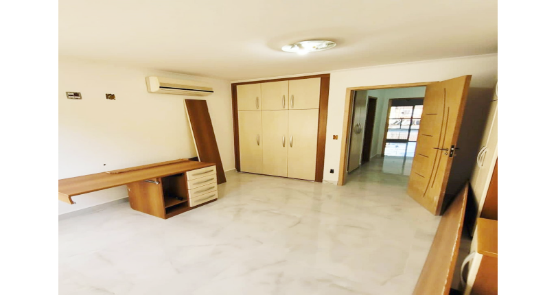 Belo Sobrado à venda no Bairro do Conjunto Residencial Vista Verde na Rua Desembargador Lauro de Souza Alves