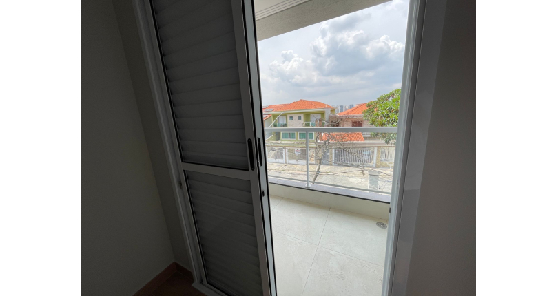 Sobrado novo à venda no Bairro do Parque São Domingos na Rua Amílcar Barbuy 81, 