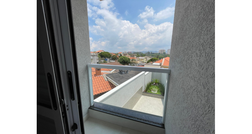 Sobrado novo à venda no Bairro do Parque São Domingos na Rua Amílcar Barbuy 81, 