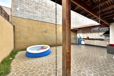 Belo Sobrado à venda em Cajamar no Bairro do Portais (Polvilho) na Rua das Zineas,