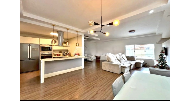 Belo Sobrado à venda em Cajamar no Bairro do Portais (Polvilho) na Rua das Zineas,