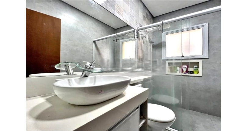 Belo Sobrado à venda em Cajamar no Bairro do Portais (Polvilho) na Rua das Zineas,