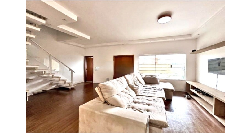 Belo Sobrado à venda em Cajamar no Bairro do Portais (Polvilho) na Rua das Zineas,