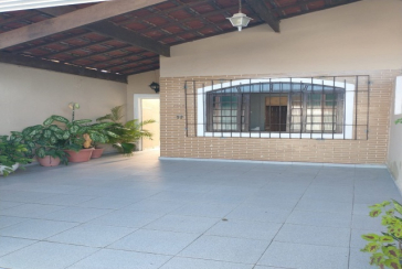 Casa à venda na Praia Grande no Bairro do Solemar na Rua Casimiro de Abreu,