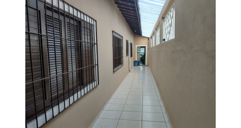 Casa à venda na Praia Grande no Bairro do Solemar na Rua Casimiro de Abreu,