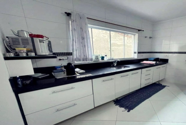 Belo Sobrado à venda no Bairro do Jardim Regina na Rua Crispim Santos, 