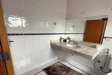 Belo Sobrado à venda no Bairro do Jardim Regina na Rua Crispim Santos, 