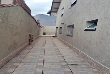 Belo Sobrado à venda no Bairro do Jardim Regina na Rua Crispim Santos, 