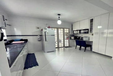 Belo Sobrado à venda no Bairro do Jardim Regina na Rua Crispim Santos, 