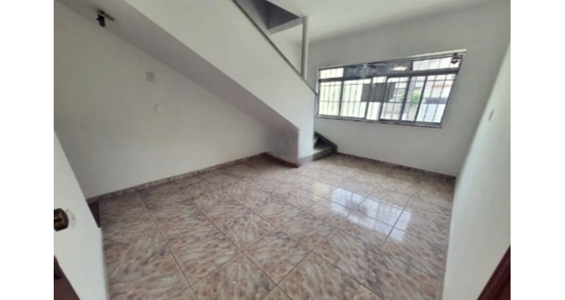 Sobrado à venda no Bairro do Parque São Domingos na Rua José Candido Freire,