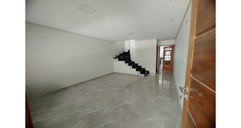 Belo Sobrado novo à Venda no Bairro do Parque Maria Domitila na Rua Antônio Félix Pacheco 316,