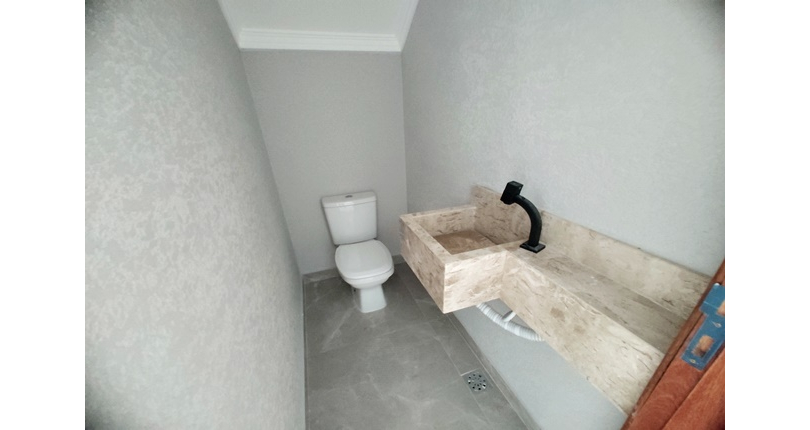 Belo Sobrado novo à Venda no Bairro do Parque Maria Domitila na Rua Antônio Félix Pacheco 316,