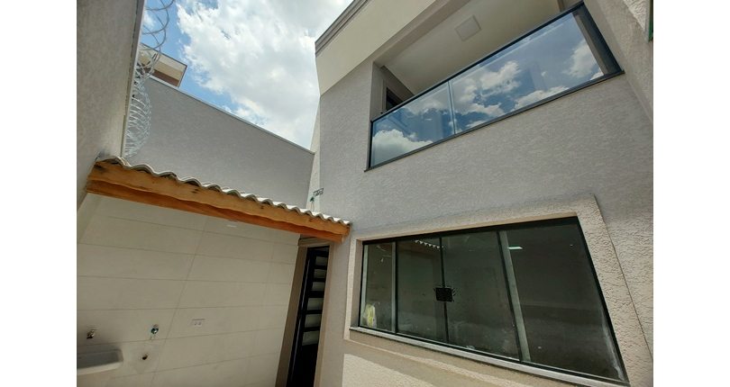 Belo Sobrado novo à Venda no Bairro do Parque Maria Domitila na Rua Antônio Félix Pacheco 316,