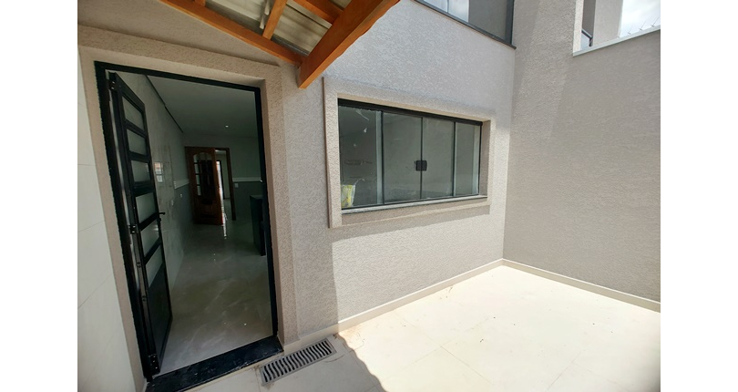 Belo Sobrado novo à Venda no Bairro do Parque Maria Domitila na Rua Antônio Félix Pacheco 316,