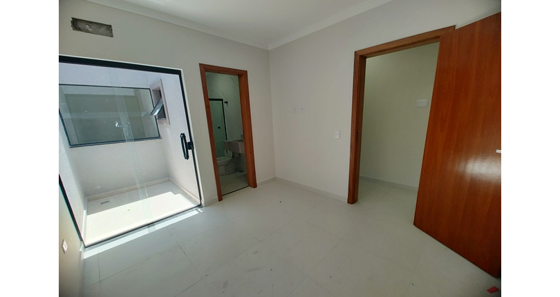 Belo Sobrado novo à Venda no Bairro do Parque Maria Domitila na Rua Antônio Félix Pacheco 316,