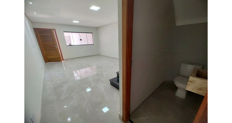 Belo Sobrado novo à Venda no Bairro do Parque Maria Domitila na Rua Antônio Félix Pacheco 316,