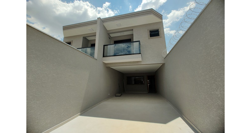 Belo Sobrado novo à Venda no Bairro do Parque Maria Domitila na Rua Antônio Félix Pacheco 316,