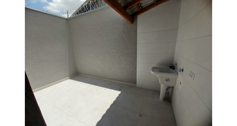 Belo Sobrado novo à Venda no Bairro do Parque Maria Domitila na Rua Antônio Félix Pacheco 316,