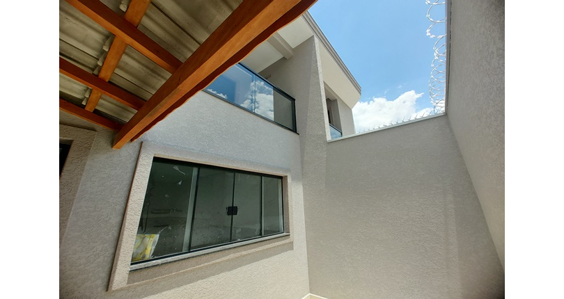 Belo Sobrado novo à Venda no Bairro do Parque Maria Domitila na Rua Antônio Félix Pacheco 316